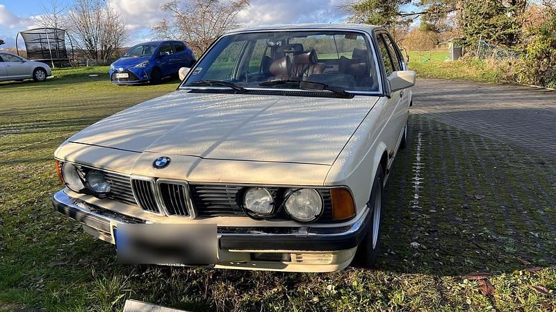 Beige Gebraucht 1985 BMW 735 Limousine | 4.000 € - Bild 1/4