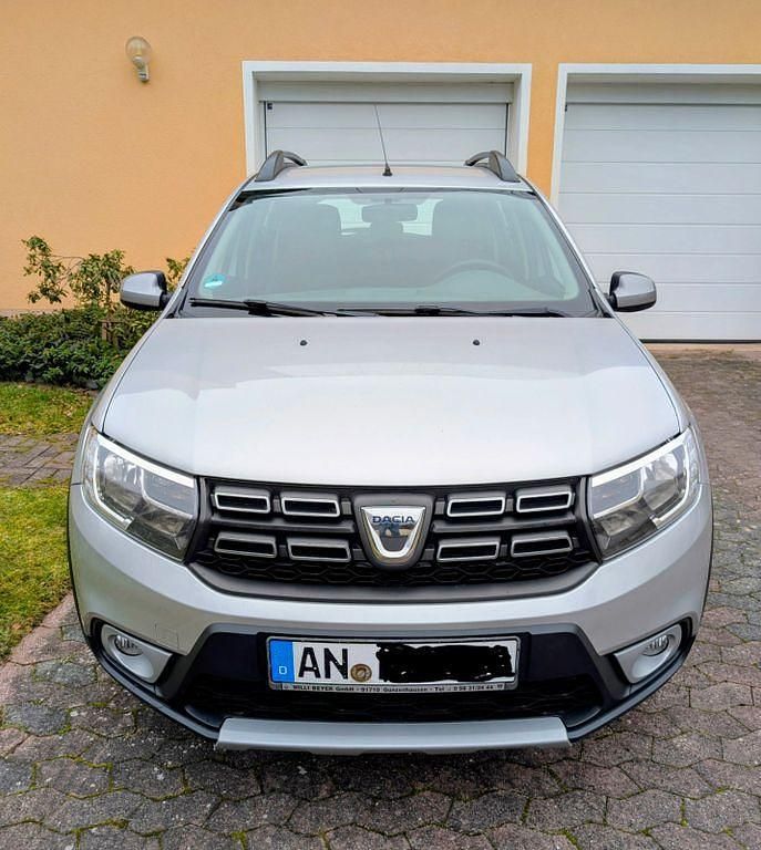 Gebraucht Dacia Sandero Celebration 90 PS (66 kW) 2017 Grau Limousine
