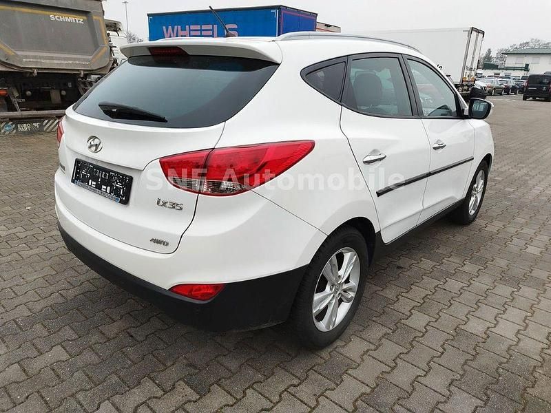 Gebraucht Hyundai ix35 Premium 163 PS (119 kW) 2011 Weiß SUV