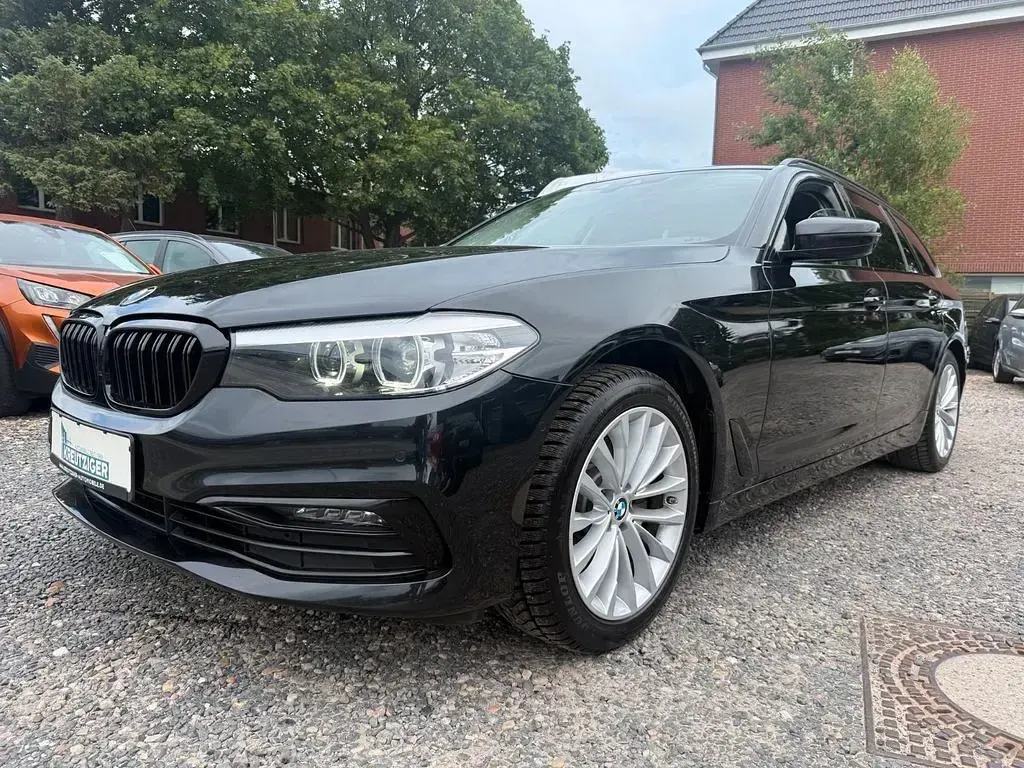 Gebraucht BMW 520 190 PS (139 kW) 2019 Saphirschwarz Kombi