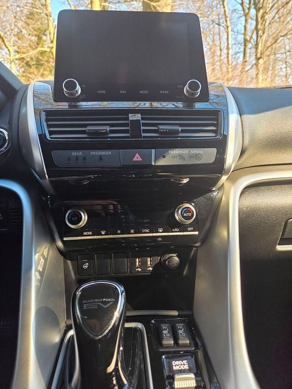 Gebraucht Mitsubishi Eclipse Cross Plus 188 PS (138 kW) 2022 Silber SUV