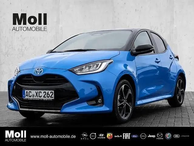 Neptune blue/ black Gebraucht 2024 Toyota Yaris Hybrid Edition Limousine | 25.490 € (Fairer Preis) - Bild 1/4