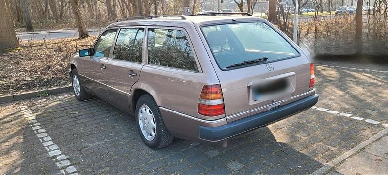 Second-hand Mercedes E230 132 CP (97 kW) 1991 Break