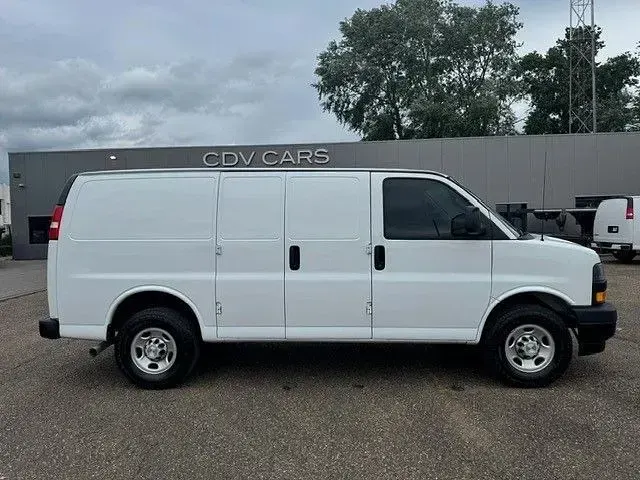Gebraucht Chevrolet Express 266 PS (195 kW) 2022 Weiß Van / Kleinbus