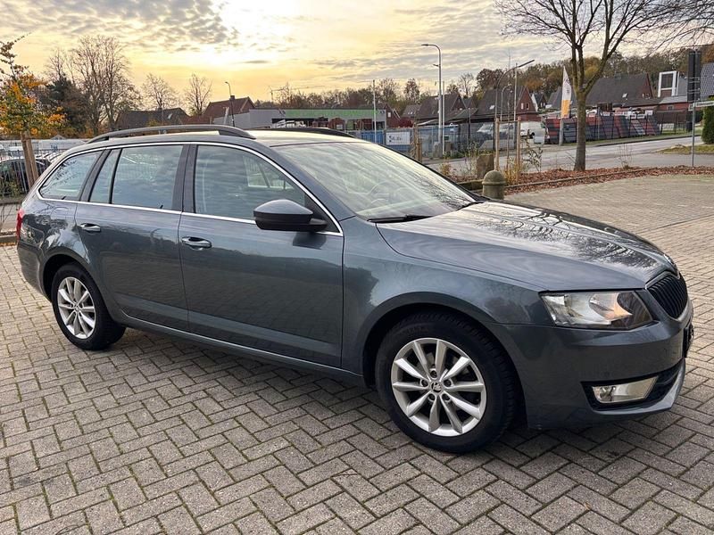 Grau Gebraucht 2016 Skoda Octavia Ambition Kombi | 6.700 € (Fairer Preis) - Bild 1/4