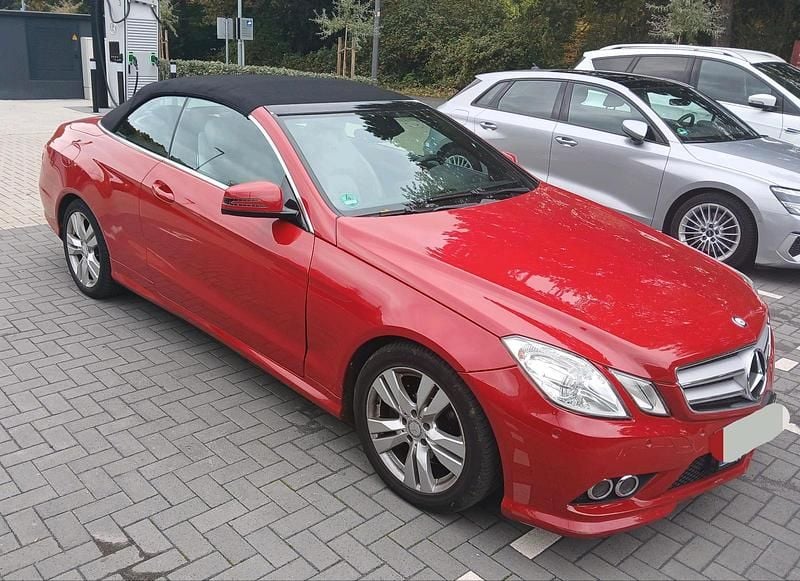 Rot Gebraucht 2011 Mercedes E250 Cabrio | 12.850 € (Fairer Preis) - Bild 1/4