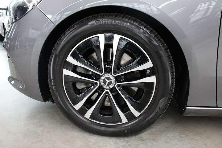 Gebraucht Mercedes B220 Progressive 190 PS (139 kW) 2024 Mountaingrau metallic Van / Kleinbus