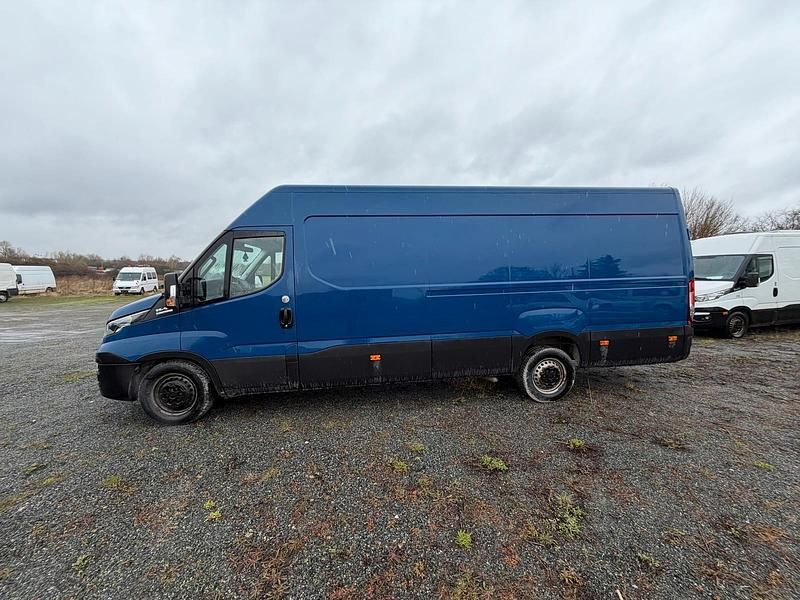 Gebraucht Iveco Daily 156 PS (114 kW) 2018 Blau Van