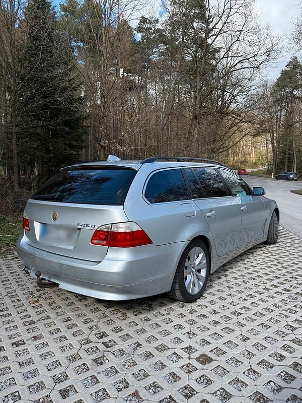 Gebraucht BMW 525 177 PS (130 kW) 2005 Silber Kombi