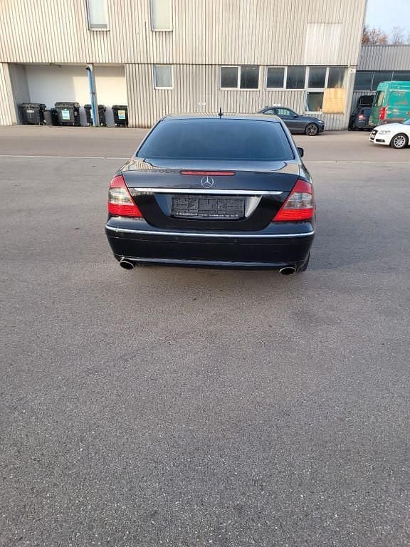 Gebraucht Mercedes E280 Avantgarde 190 PS (139 kW) 2009 Schwarz Limousine