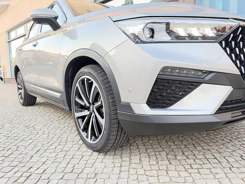 Neu Bestune T77 160 PS (117 kW) 2026 Silber SUV