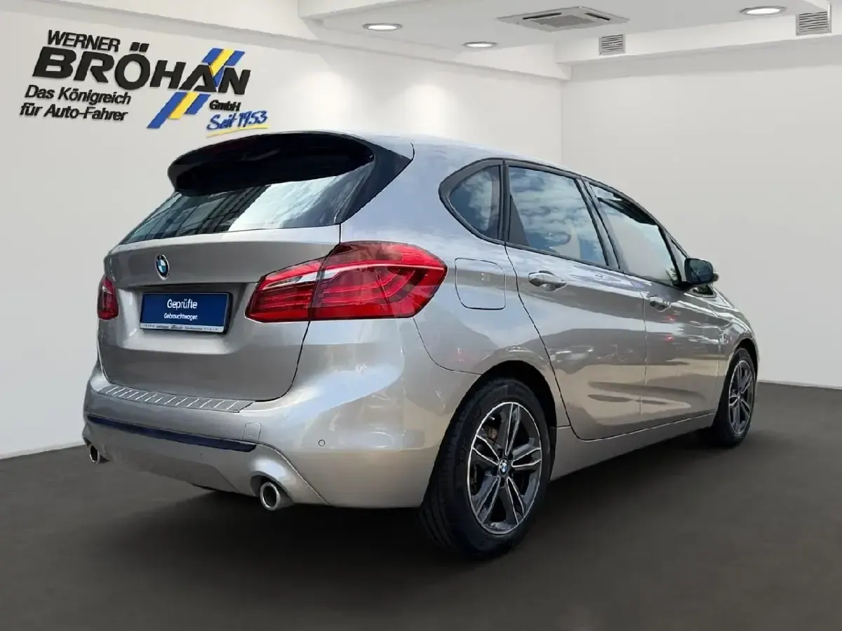 Gebraucht BMW 220 Sport Line 178 PS (130 kW) 2020 Kaschmirsilber metallic Kombi