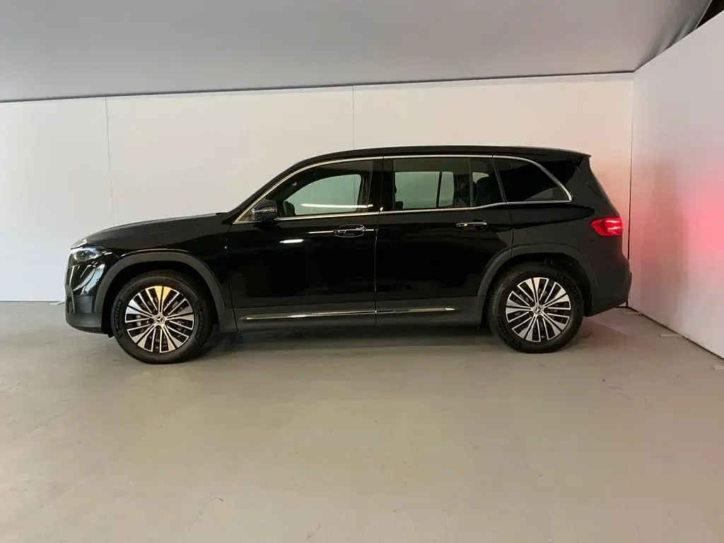 Gebraucht Mercedes EQB300 Progressive 167 kW (228 PS) 2025 Metalliclack kosmosschwarz SUV