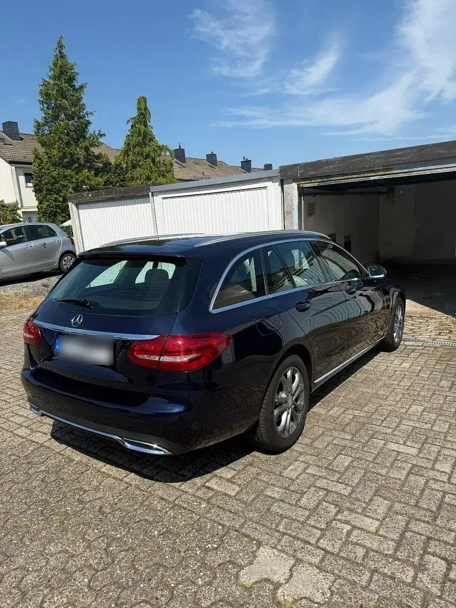 Gebraucht Mercedes E250 Avantgarde 204 PS (150 kW) 2015 Blau Limousine