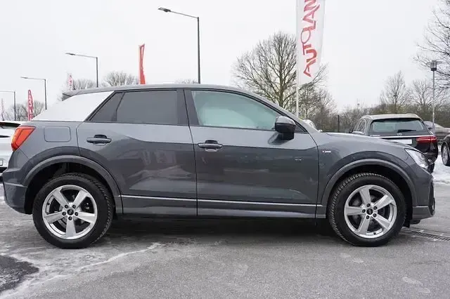 Gebraucht Audi Q2 S-Line 150 PS (110 kW) 2023 Grau SUV