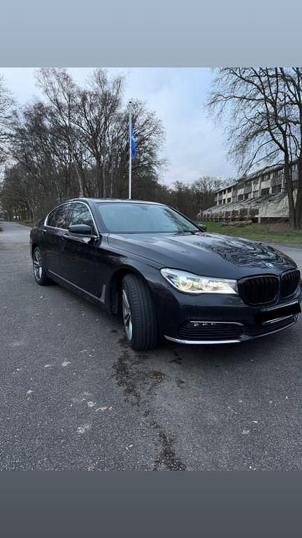 Gebraucht BMW 730 Performance 265 PS (194 kW) 2017 Schwarz Limousine