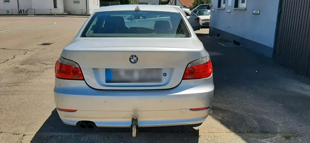 Gebraucht BMW 525 218 PS (160 kW) 2008 Silber Limousine