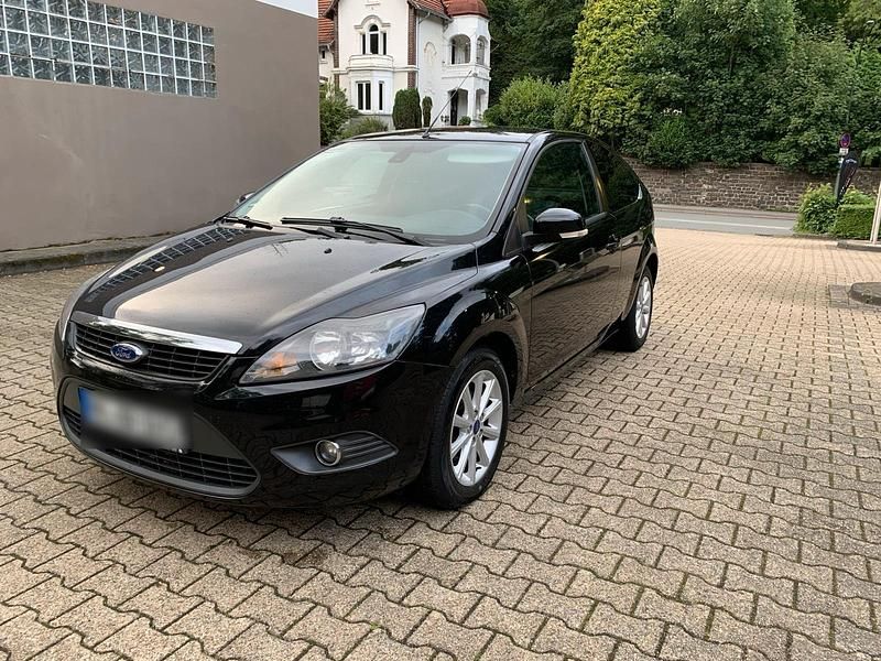 Schwarz Gebraucht 2010 Ford Focus Limousine | 3.999 € (Teuer) - Bild 1/4