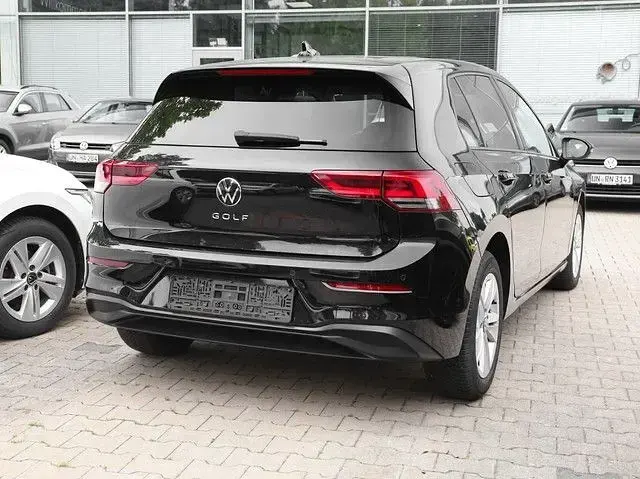 Gebraucht VW Golf VIII Life 131 PS (96 kW) 2023 Schwarz Limousine