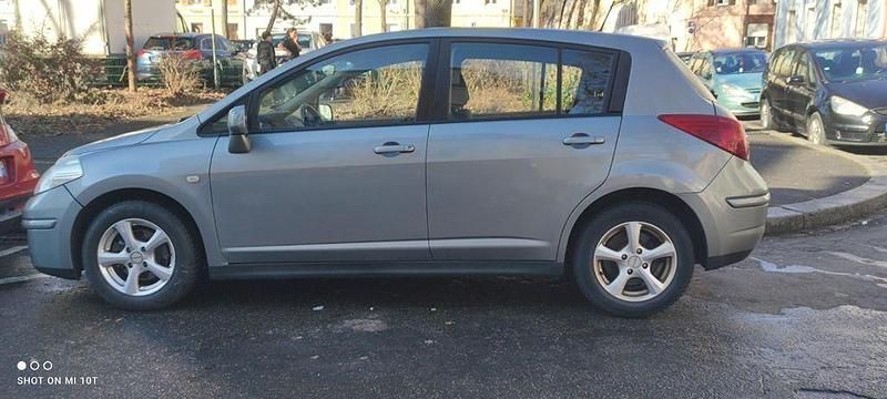 Gebraucht Nissan Tiida Acenta 126 PS (92 kW) 2008 Silber Limousine