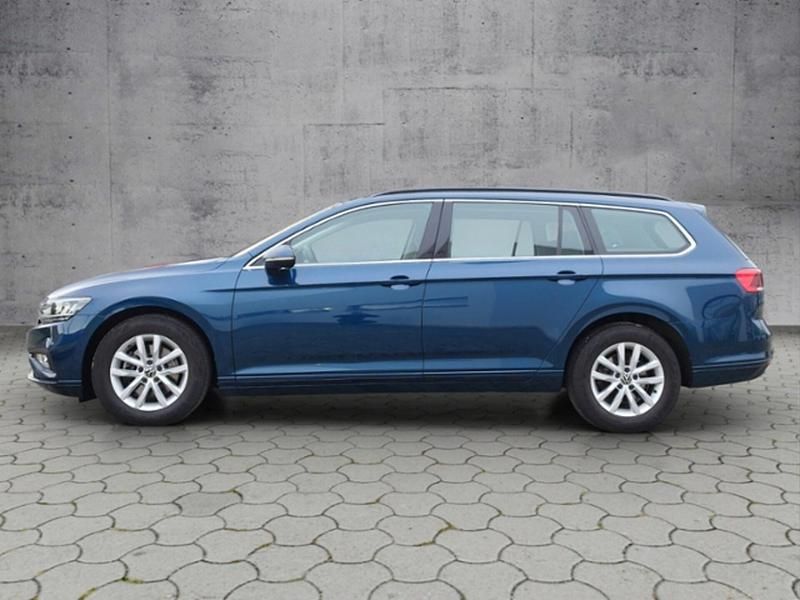 Gebraucht VW Passat Business 150 PS (110 kW) 2022 Blau Kombi
