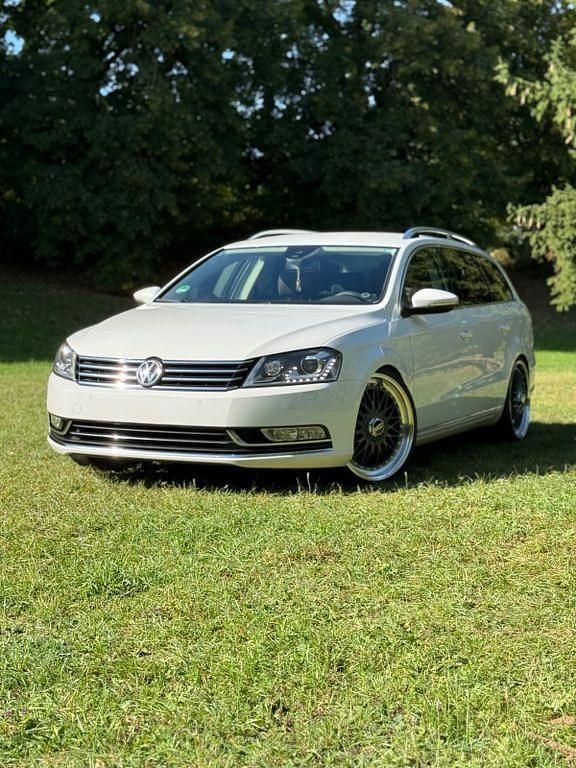 Weiß Gebraucht 2014 VW Passat Exclusive Kombi | 22.999 € - Bild 1/4