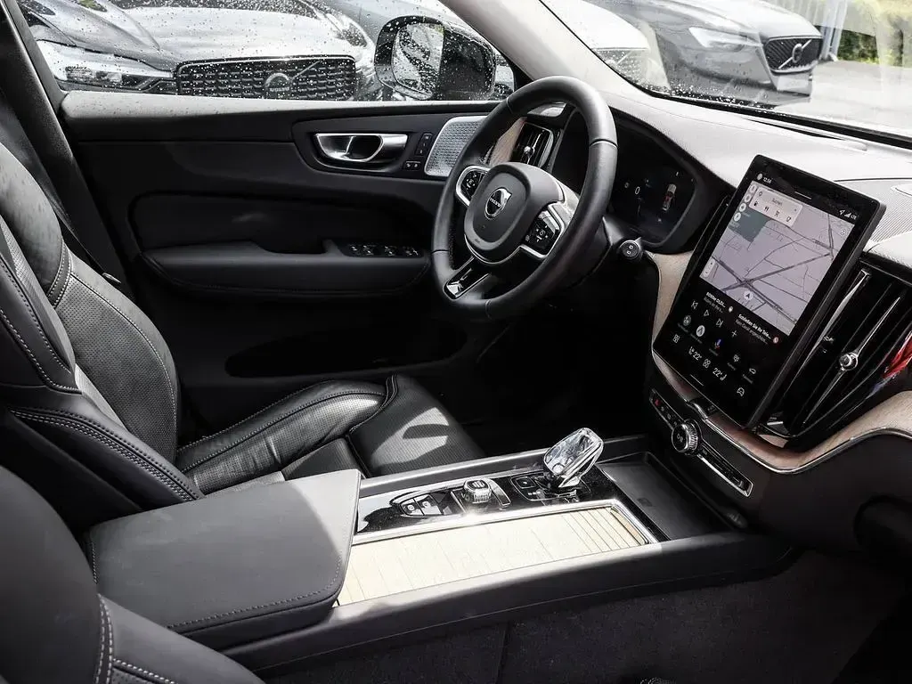 Gebraucht Volvo XC60 Ultra 250 PS (183 kW) 2025 Bright dusk / metallic SUV