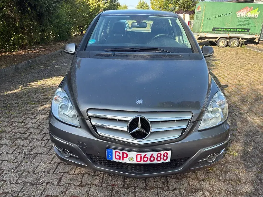 Gebraucht Mercedes B180 Sport 109 PS (80 kW) 2011 Grau Kleinwagen