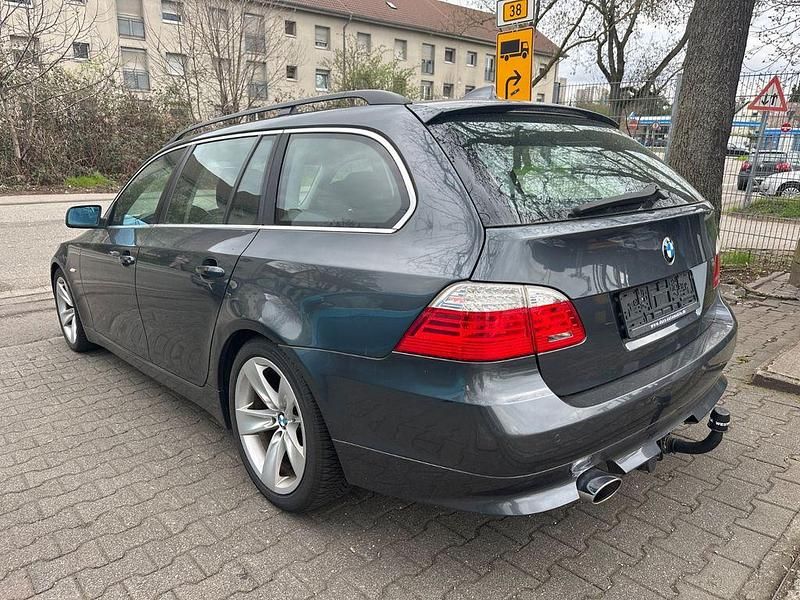 Gebraucht BMW 520 177 PS (130 kW) 2009 Grau Kombi