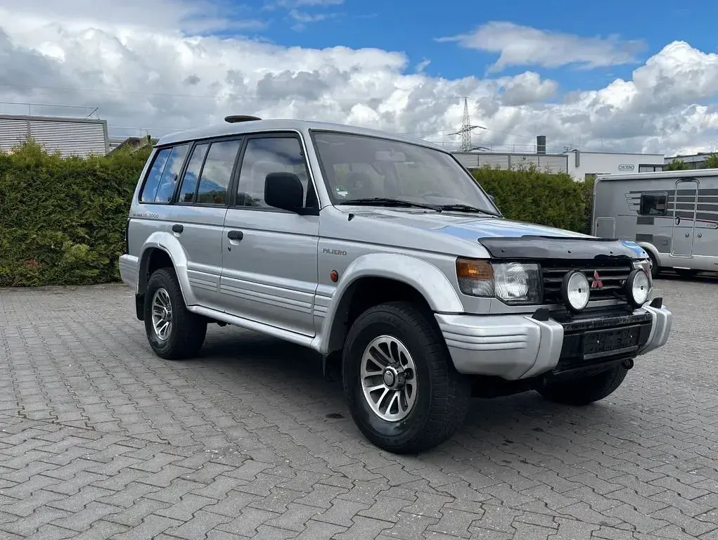 Gebraucht Mitsubishi Pajero 150 PS (110 kW) 1992 Silber SUV