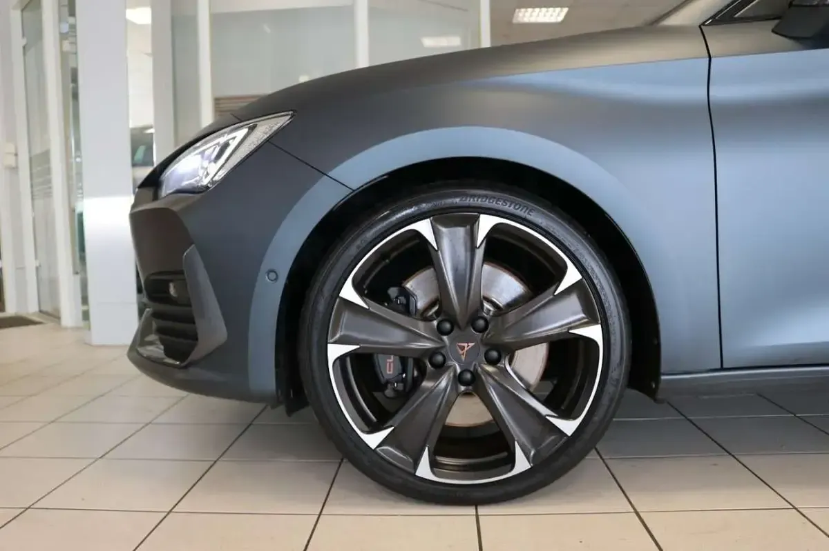Begagnad Cupra Leon 245 HK (180 kW) 2022 Grå Sedan