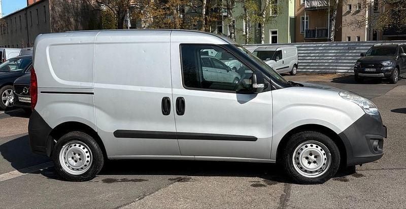 Usata Opel Combo 90 CV (66 kW) 2013 Argento Monovolume