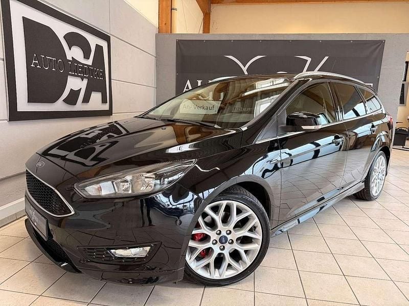 Schwarz Gebraucht 2015 Ford Focus ST-Line Kombi | 12.399 € (Fairer Preis) - Bild 1/4