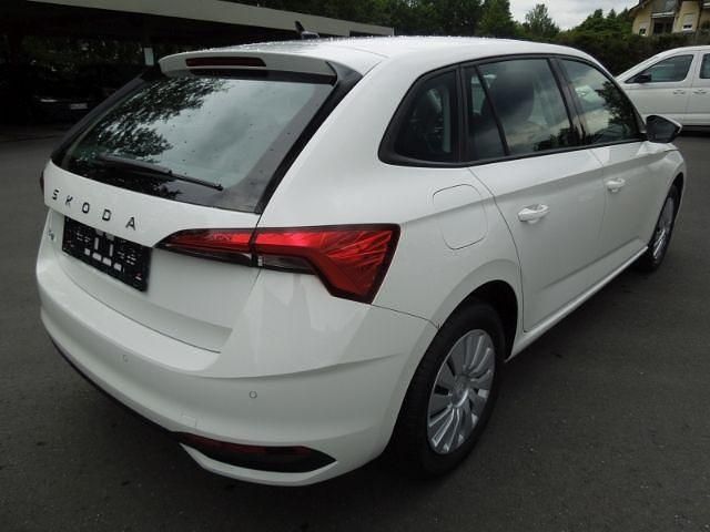 Neu Skoda Scala Essence 116 PS (85 kW) 2025 Candyweiß Kleinwagen