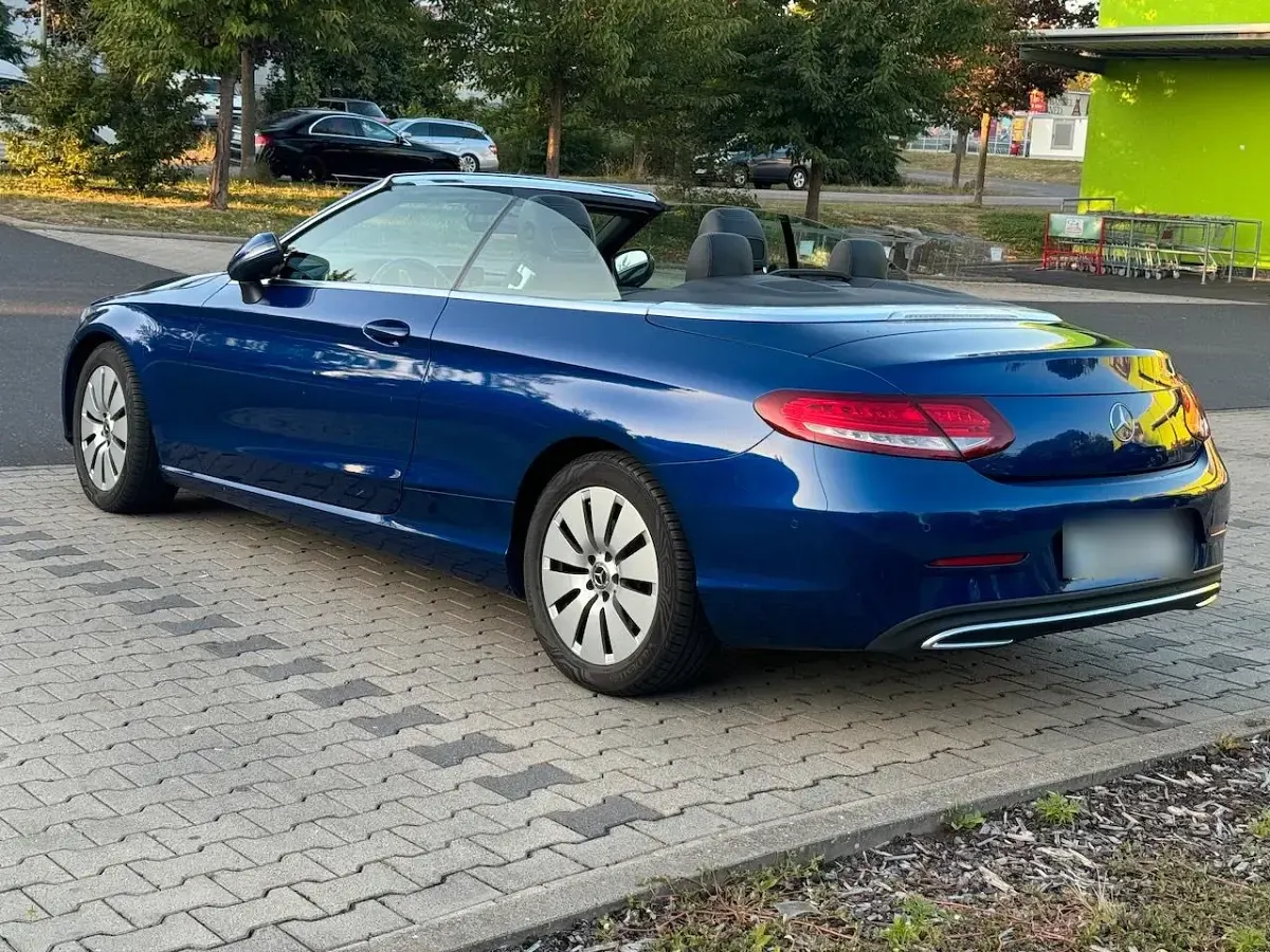 Gebraucht Mercedes C180 156 PS (114 kW) 2017 Blau Cabrio