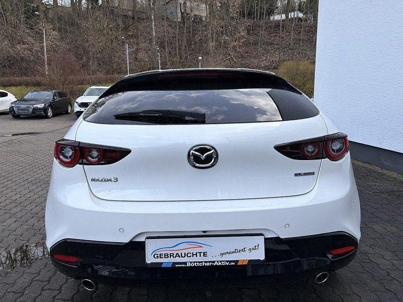 Używany Mazda 3 Selection 122 KM (89 kW) 2022 Biały Sedan/Limuzyna