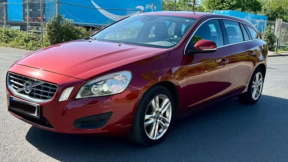 Gebraucht Volvo V60 Momentum 150 PS (110 kW) 2012 Rot Kombi