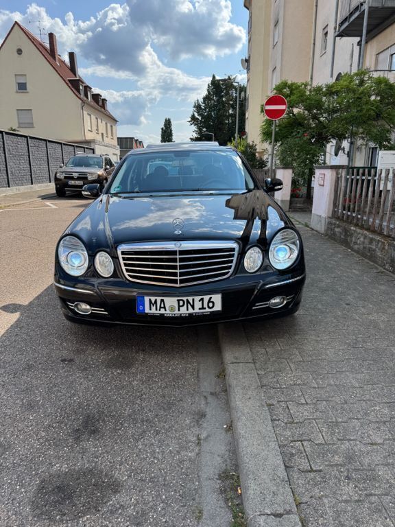 Schwarz Gebraucht 2008 Mercedes E300 Avantgarde Limousine | 9.200 € (Fairer Preis) - Bild 1/4