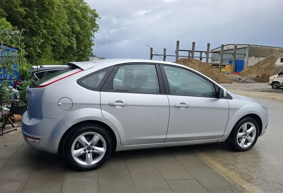 Gebraucht Ford Focus Style 116 PS (85 kW) 2010 Polarsilber metallic Kleinwagen