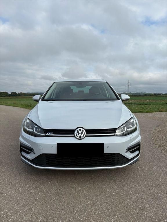 Weiß Gebraucht 2018 VW Golf VII R-line Limousine | 17.900 € (Fairer Preis) - Bild 1/4