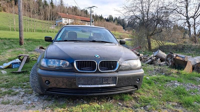 Schwarz Gebraucht 2002 BMW 318 Limousine | 733 € (Guter Preis) - Bild 1/4