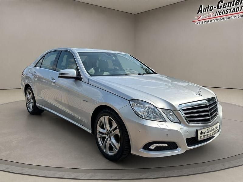 Silber Gebraucht 2009 Mercedes E250 Avantgarde Limousine | 11.750 € (Fairer Preis) - Bild 1/4