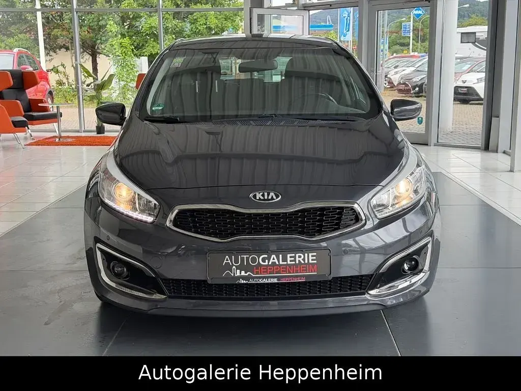 Gebraucht Kia Ceed 135 PS (99 kW) 2016 Dark gun metal Kleinwagen