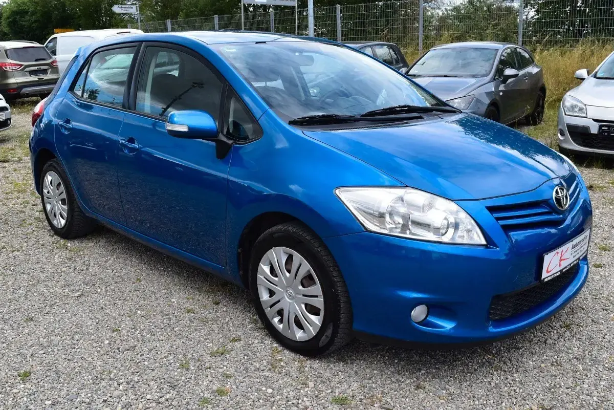 Gebraucht Toyota Auris Life+ 132 PS (97 kW) 2011 Blau Kleinwagen