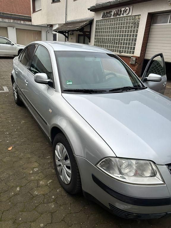 Gebraucht VW Passat Basis 116 PS (85 kW) 2001 Silber Limousine