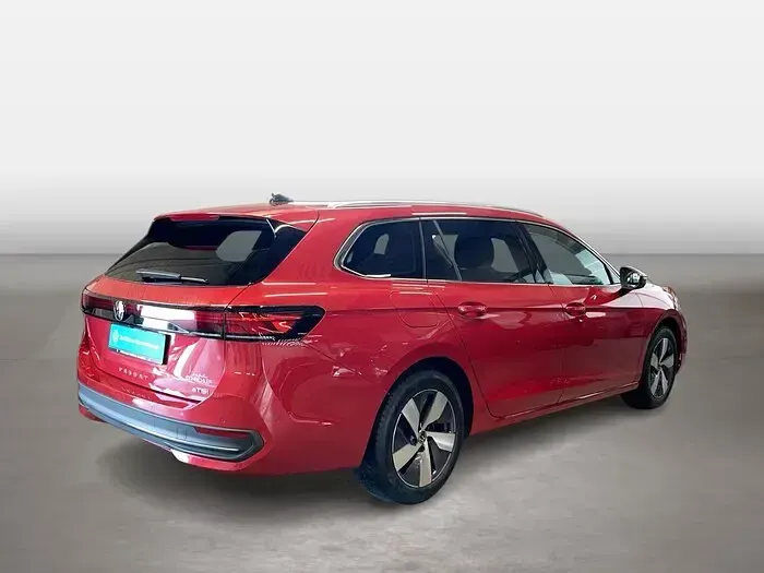 Gebraucht VW Passat Business 150 PS (110 kW) 2025 Chilirot Kombi