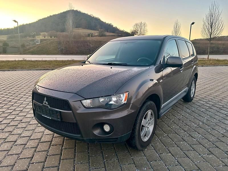 Braun Gebraucht 2010 Mitsubishi Outlander SUV | 5.999 € (Fairer Preis) - Bild 1/4
