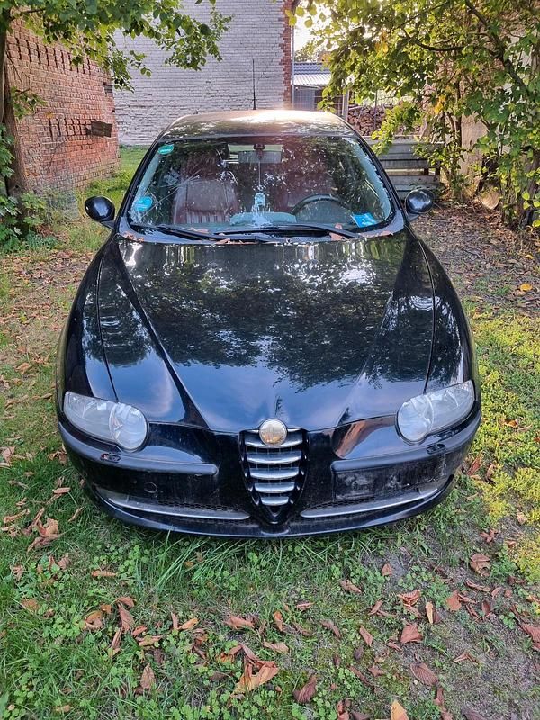 Schwarz Gebraucht 2003 Alfa Romeo 147 Impression Kleinwagen | 550 € - Bild 1/4