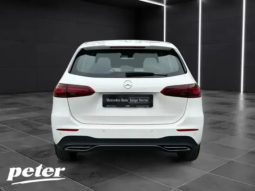 Gebraucht Mercedes B180 Advanced 136 PS (100 kW) 2025 Unilack polarweiß Kleinwagen