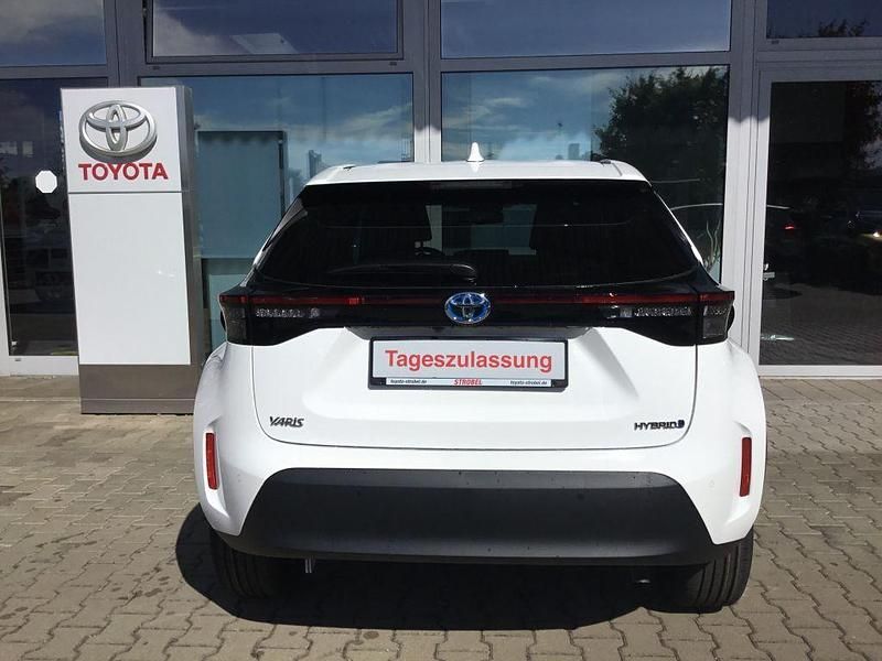 Neu Toyota Yaris Cross 131 PS (96 kW) 2025 Weiß SUV